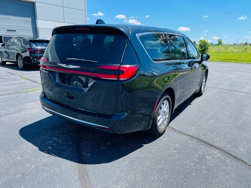 Chrysler Pacifica Touring L 2023