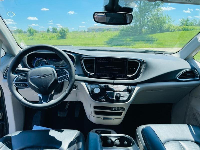 Chrysler Pacifica Touring L 2023