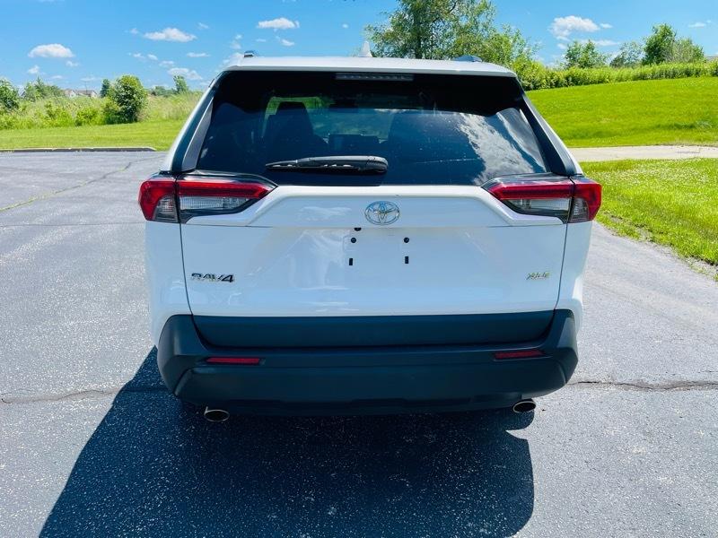 Toyota RAV4 XLE 2024
