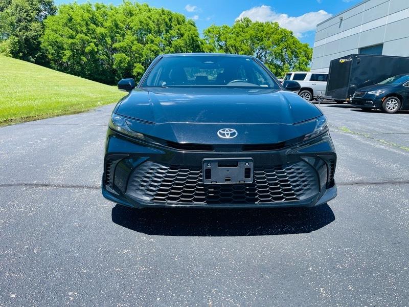 Toyota Camry Hybrid XLE 2025