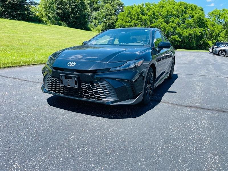 Toyota Camry Hybrid XLE 2025