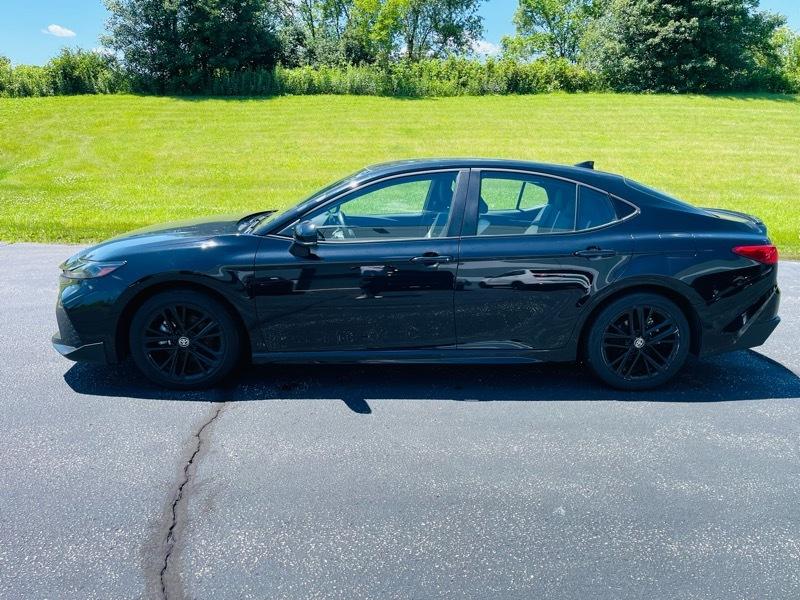 Toyota Camry Hybrid XLE 2025
