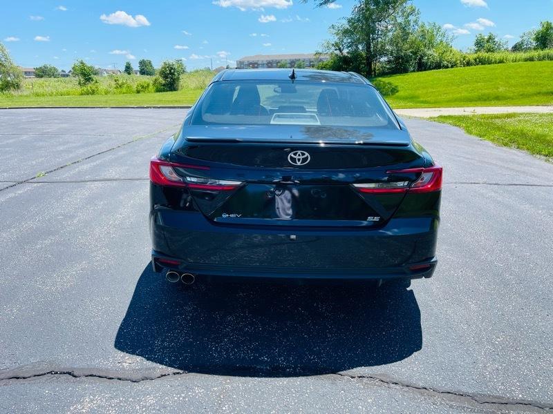Toyota Camry Hybrid XLE 2025