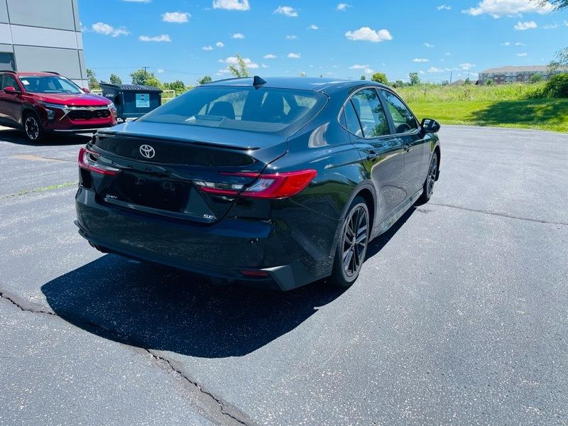 Toyota Camry Hybrid XLE 2025