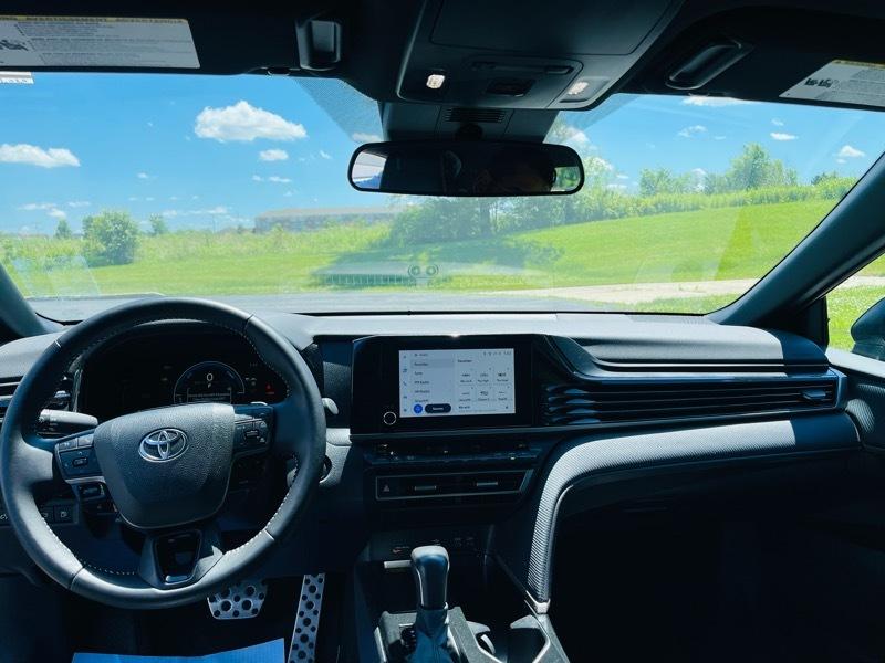Toyota Camry Hybrid XLE 2025