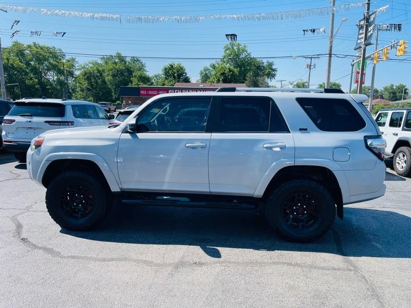 Toyota 4Runner SR5 2021