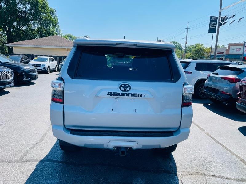 Toyota 4Runner SR5 2021