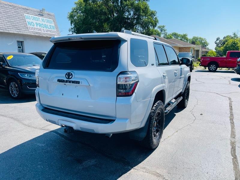 Toyota 4Runner SR5 2021