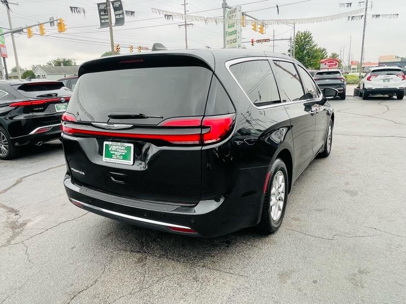 Chrysler Pacifica Touring L 2023