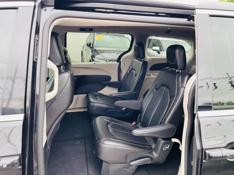 Chrysler Pacifica Touring L 2023