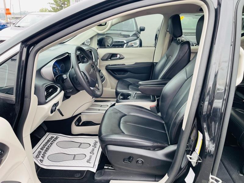 Chrysler Pacifica Touring L 2023