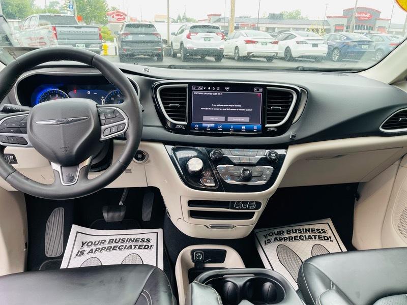 Chrysler Pacifica Touring L 2023