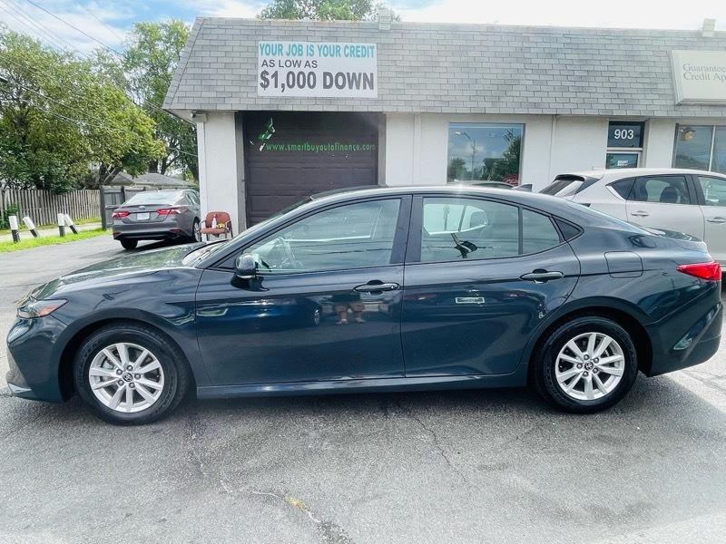 Toyota Camry Hybrid XLE 2025