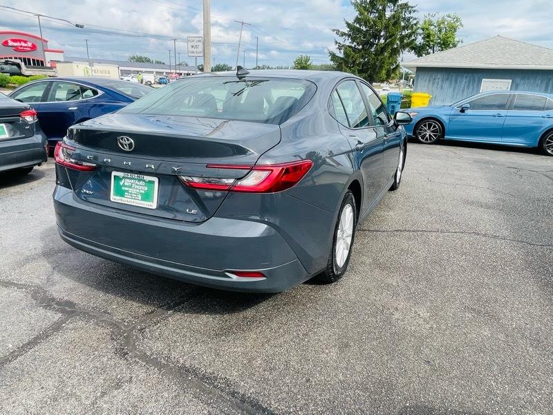 Toyota Camry Hybrid XLE 2025