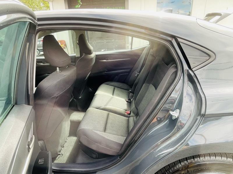 Toyota Camry Hybrid XLE 2025