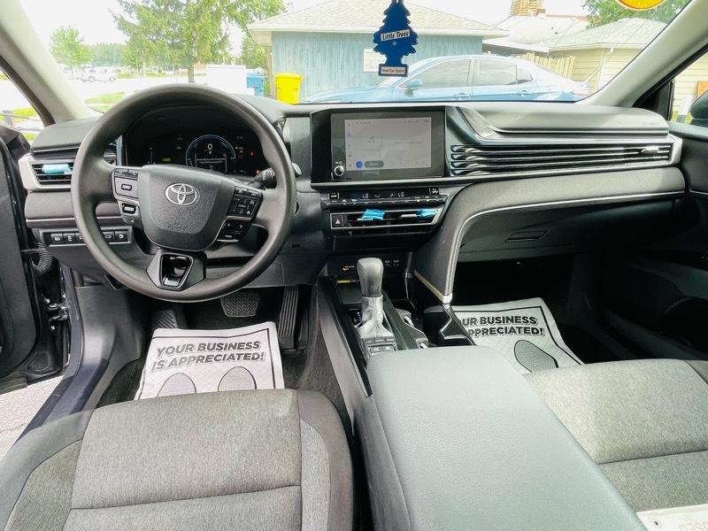 Toyota Camry Hybrid XLE 2025