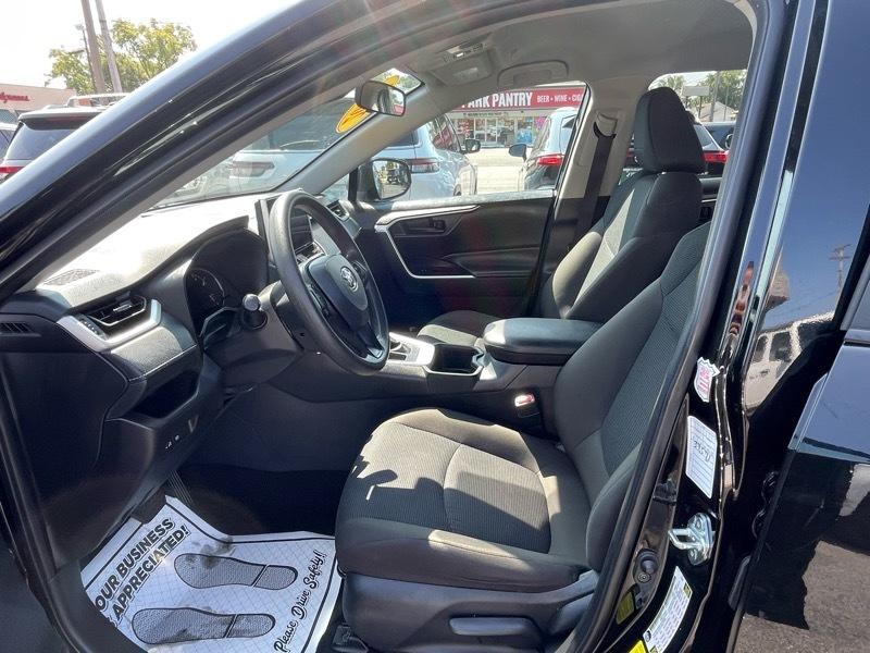 Toyota RAV4 LE 2025