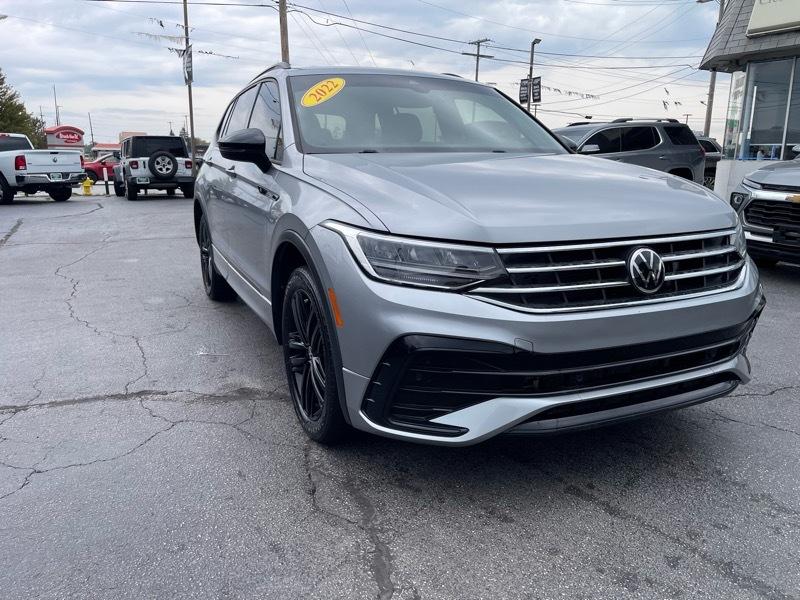 2022 Volkswagen Tiguan SE R-Line Black
