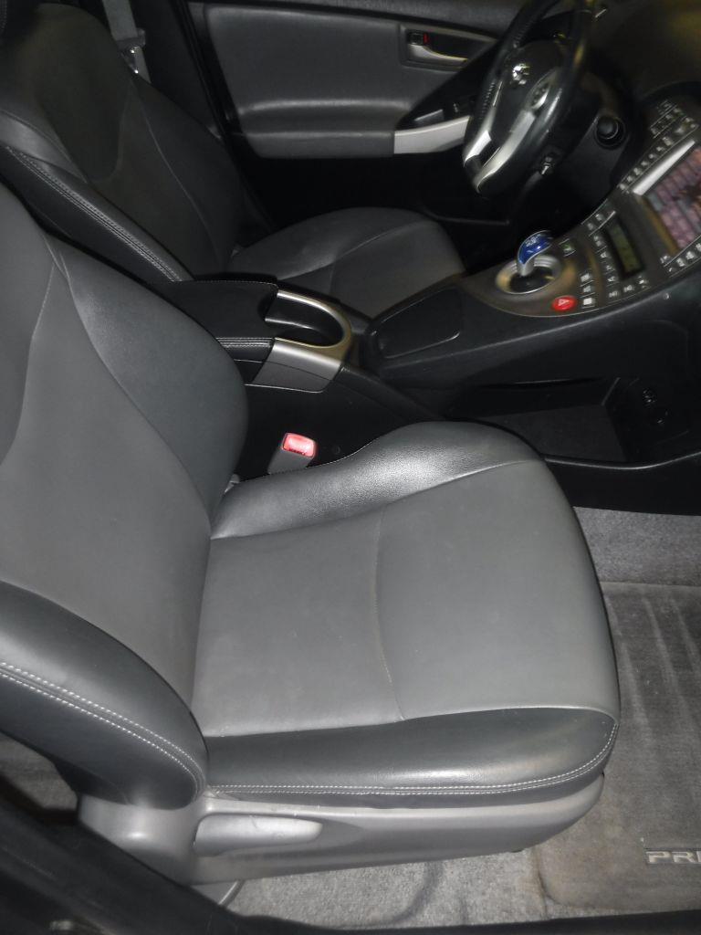 Toyota Prius Prius V 2012