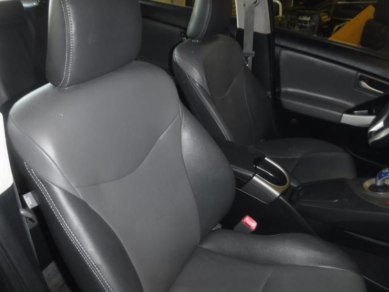 Toyota Prius Prius V 2012