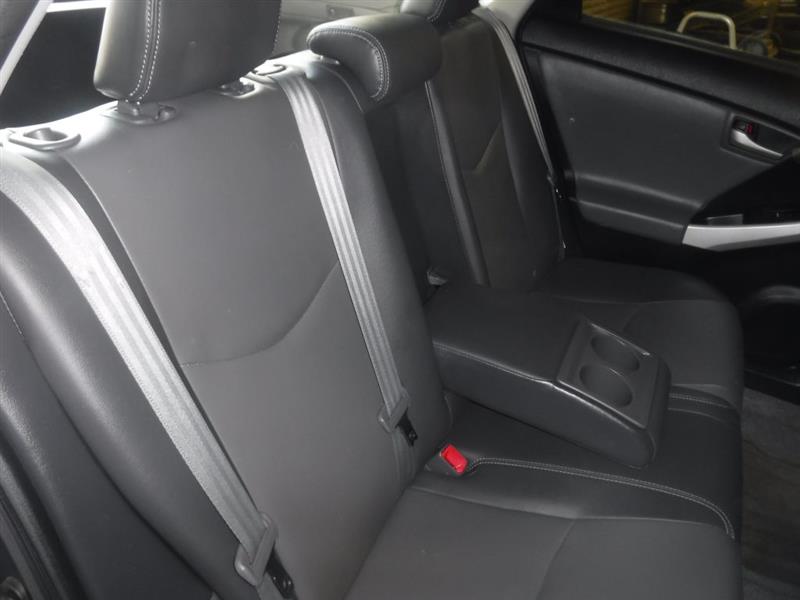 Toyota Prius Prius V 2012