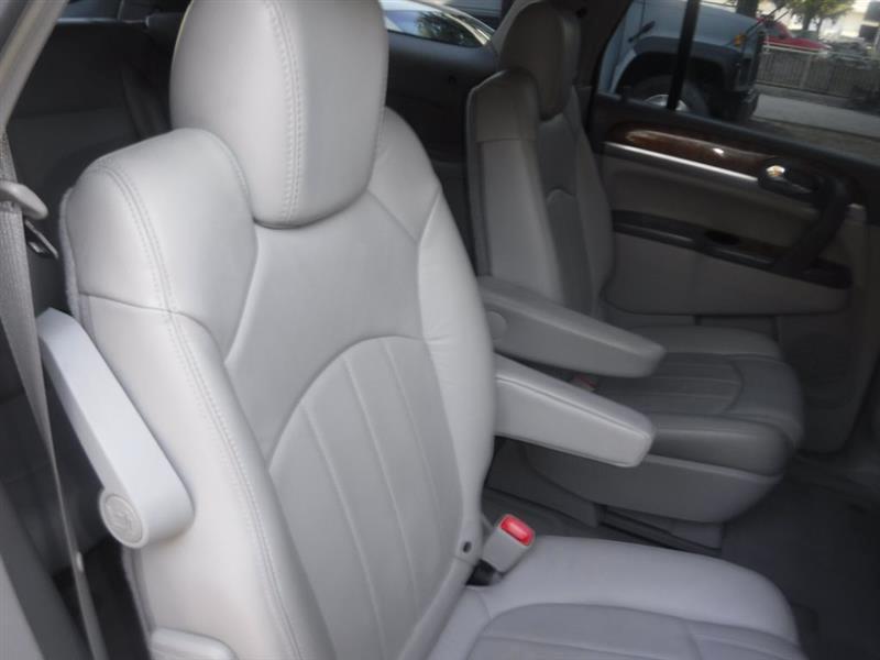 Buick Enclave CXL FWD 2008
