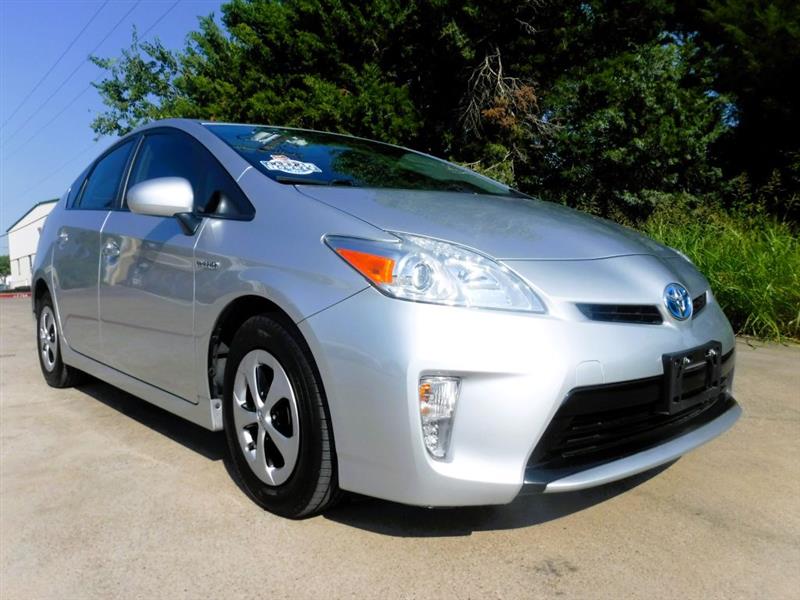 2012 Toyota Prius Three photo 3