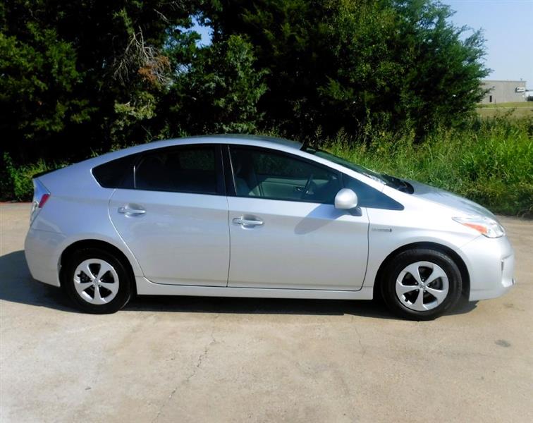 2012 Toyota Prius Three photo 4