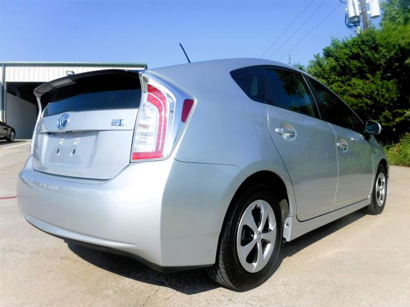 2012 Toyota Prius Three photo 6