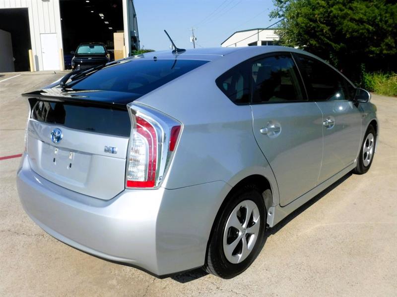 2012 Toyota Prius Three photo 7