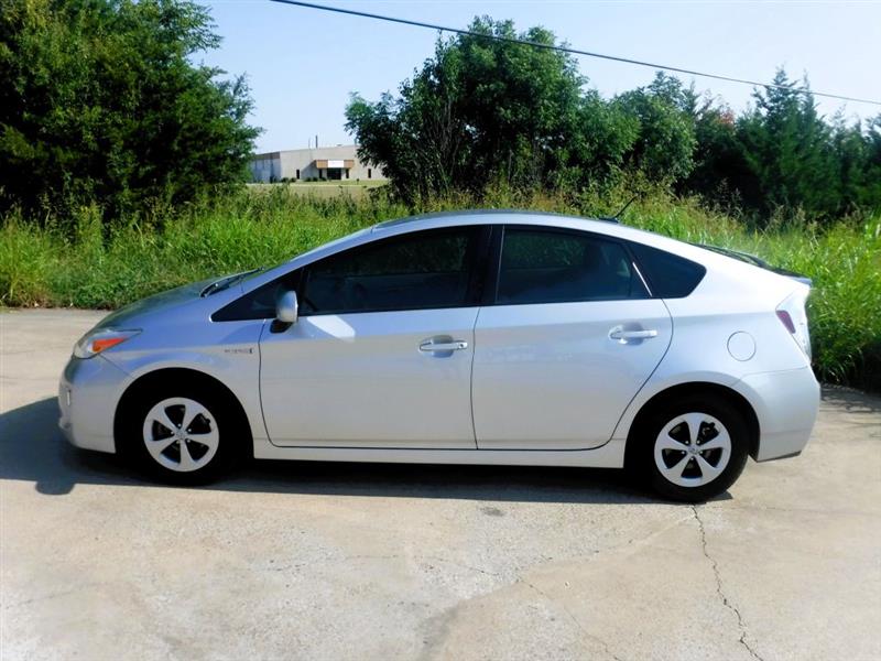 2012 Toyota Prius Three photo 10