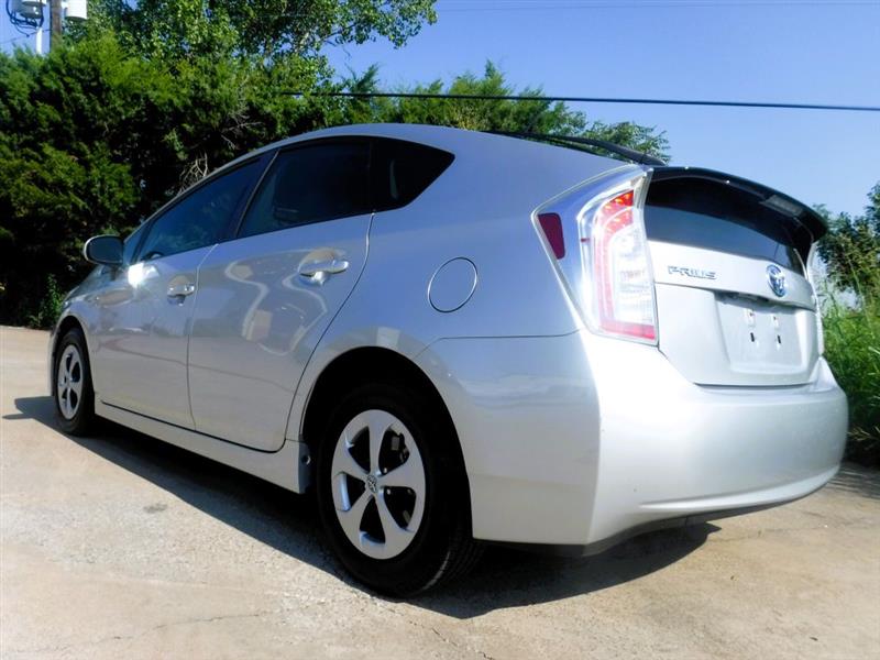2012 Toyota Prius Three photo 13