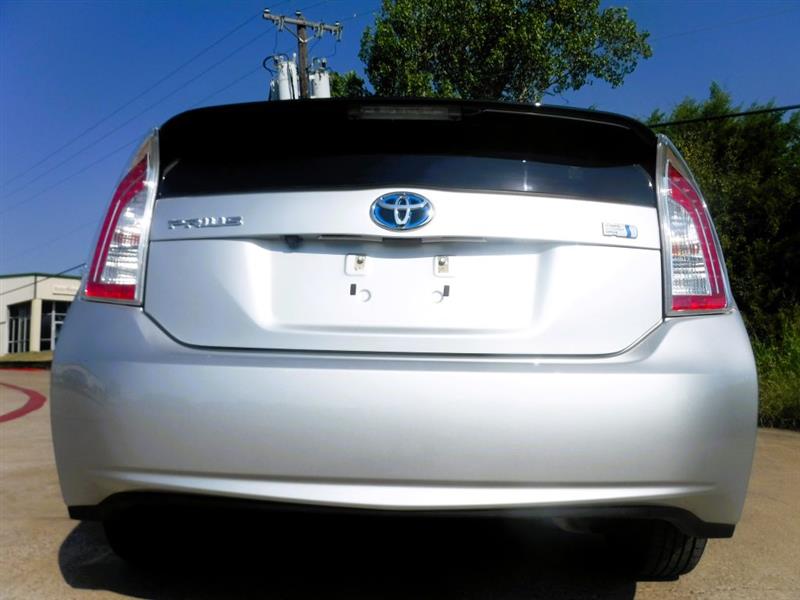 2012 Toyota Prius Three photo 17