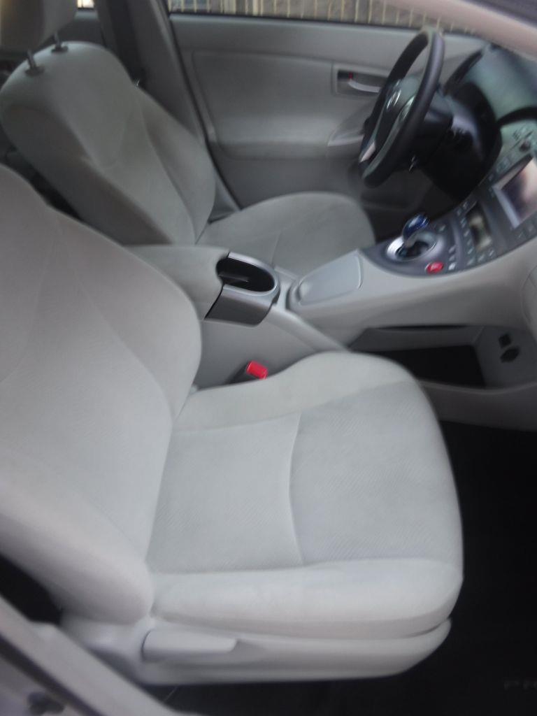 2012 Toyota Prius Three photo 23