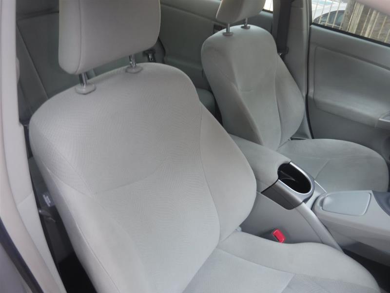 2012 Toyota Prius Three photo 25