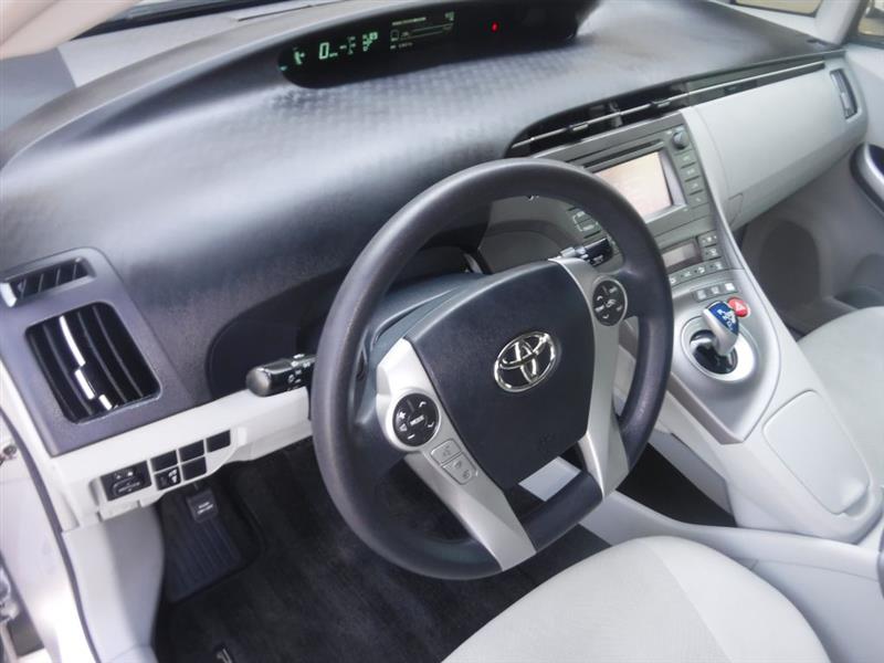 2012 Toyota Prius Three photo 26