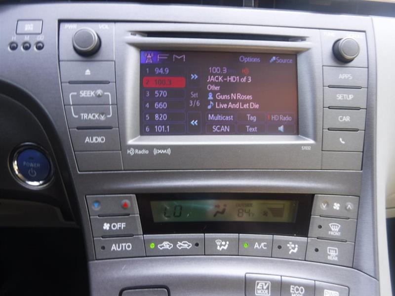 2012 Toyota Prius Three photo 32