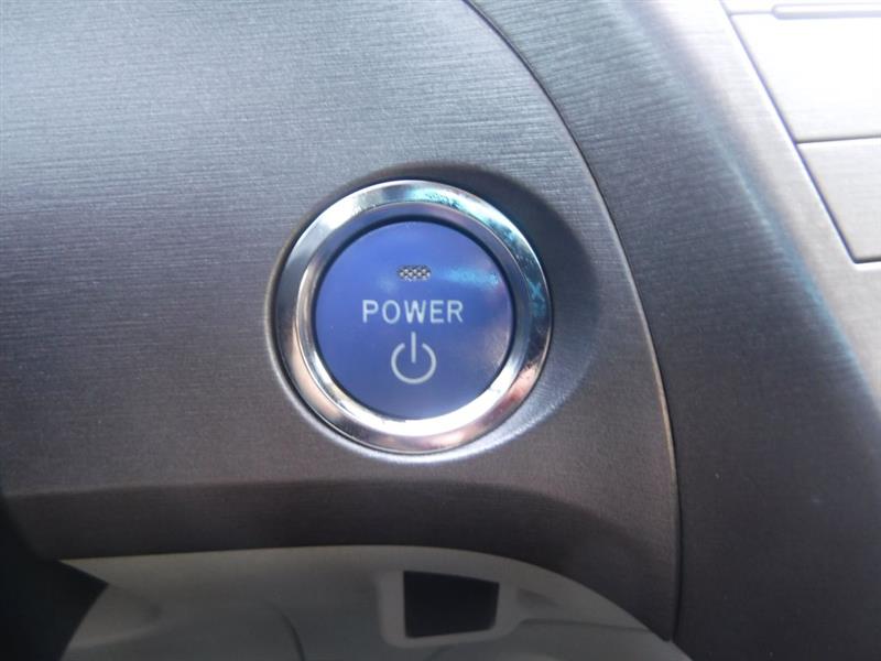 2012 Toyota Prius Three photo 35