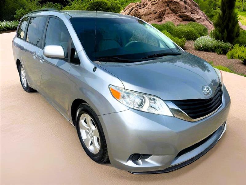 Toyota Sienna LE FWD 8-Passenger V6 2014 Toyota Sienna LE FWD 8-Passenger V6 2014