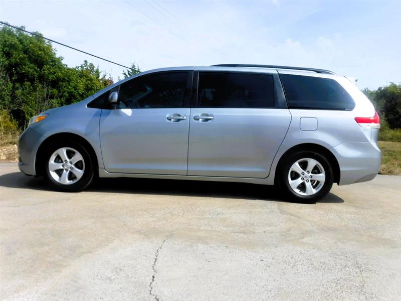 Toyota Sienna LE FWD 8-Passenger V6 2014 Toyota Sienna LE FWD 8-Passenger V6 2014