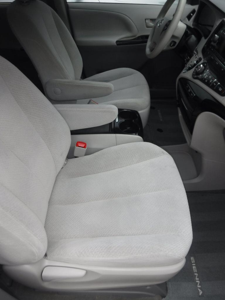 Toyota Sienna LE FWD 8-Passenger V6 2014 Toyota Sienna LE FWD 8-Passenger V6 2014