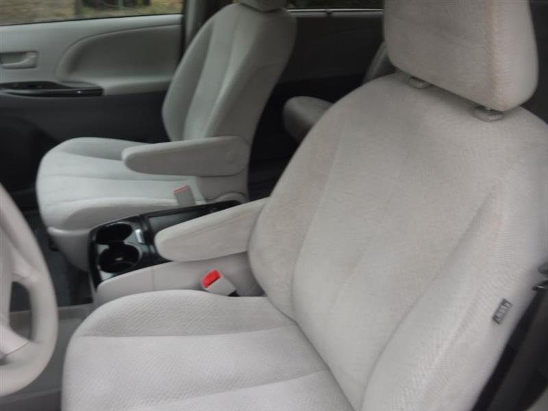 Toyota Sienna LE FWD 8-Passenger V6 2014 Toyota Sienna LE FWD 8-Passenger V6 2014