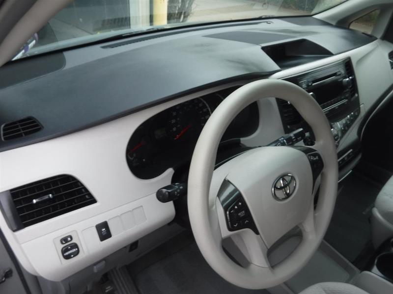 Toyota Sienna LE FWD 8-Passenger V6 2014 Toyota Sienna LE FWD 8-Passenger V6 2014