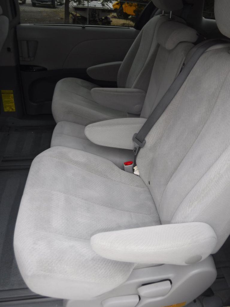 Toyota Sienna LE FWD 8-Passenger V6 2014 Toyota Sienna LE FWD 8-Passenger V6 2014