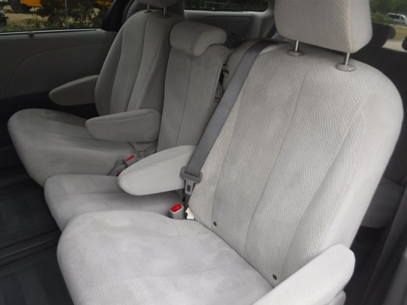 Toyota Sienna LE FWD 8-Passenger V6 2014 Toyota Sienna LE FWD 8-Passenger V6 2014