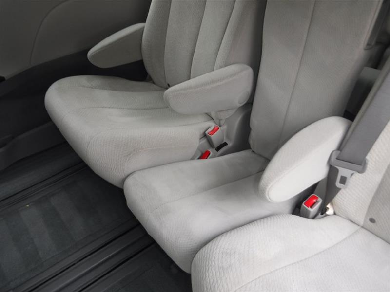 Toyota Sienna LE FWD 8-Passenger V6 2014 Toyota Sienna LE FWD 8-Passenger V6 2014