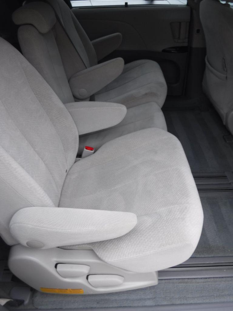 Toyota Sienna LE FWD 8-Passenger V6 2014 Toyota Sienna LE FWD 8-Passenger V6 2014