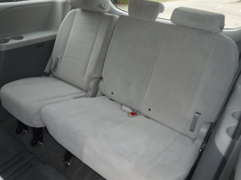 Toyota Sienna LE FWD 8-Passenger V6 2014 Toyota Sienna LE FWD 8-Passenger V6 2014
