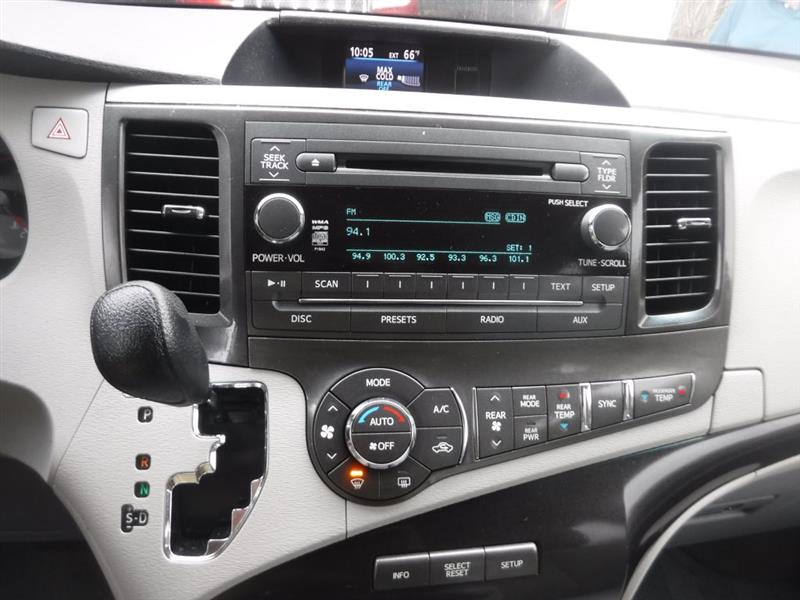 Toyota Sienna LE FWD 8-Passenger V6 2014 Toyota Sienna LE FWD 8-Passenger V6 2014