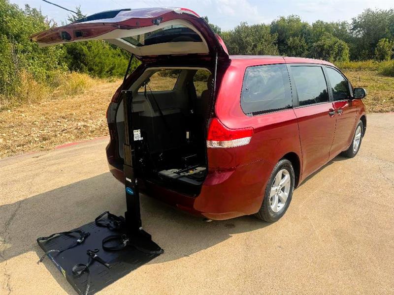 Toyota Sienna 5dr 7-Pass Van LE FWD Mobility (Natl) 2012 Toyota Sienna 5dr 7-Pass Van LE FWD Mobility (Natl) 2012